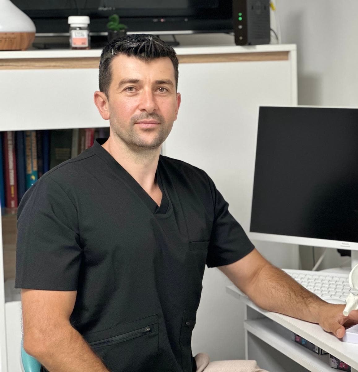 George, qualified physiotherapist and manual therapist offering home visits in London